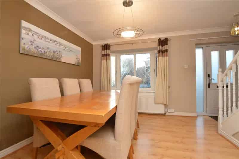 Four Five Bedroom Detached House With Garden Driveway Garage No Onward Chain