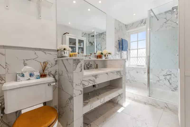 6 Bedroom Detached House for Sale Surrey