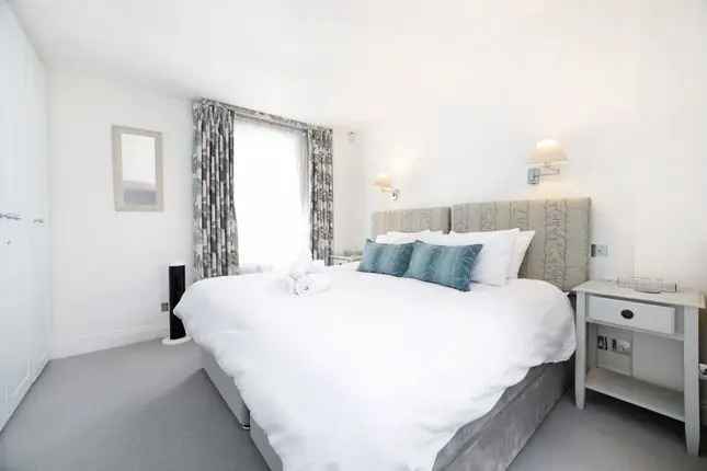 Mews house to rent in Queensberry Mews West, London SW7