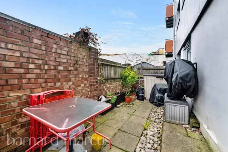 Flat For Sale , London, England