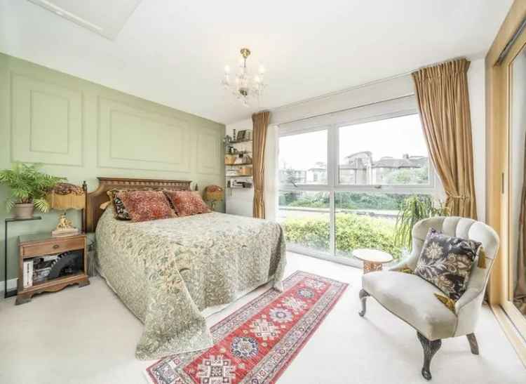 Four Bedroom Family Home Near Canary Wharf