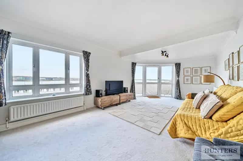 2 bedroom Flat
 For Sale 
Total Size: 807 SQ FT