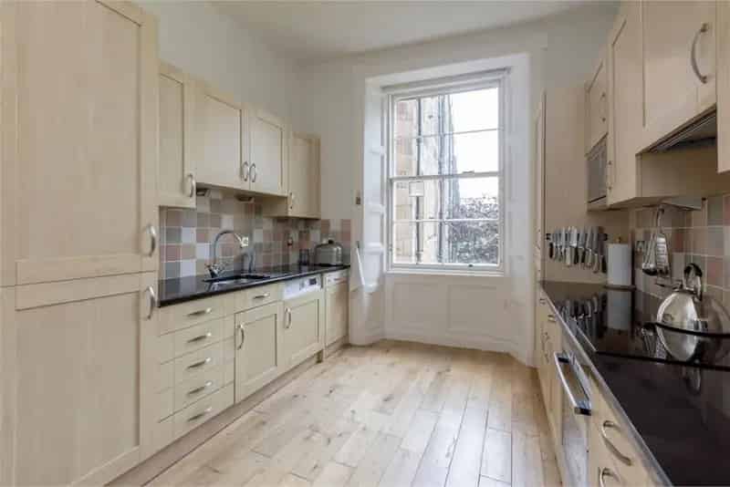1 Bed Flat Comely Bank South East Garden Fitted Kitchen