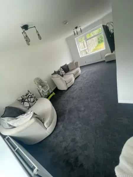 3 Bedroom House with Garden Driveway and Utility Room