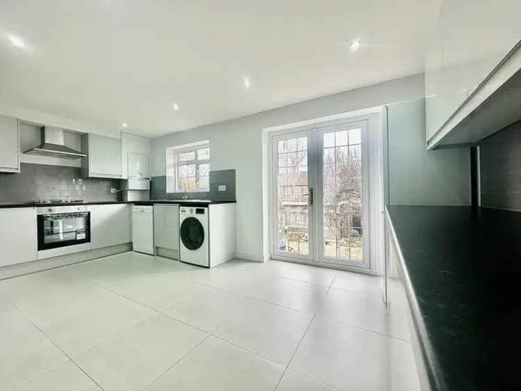 4 Bedroom Terreced House to Rent