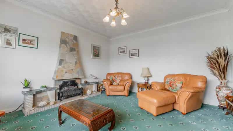 3 Bedroom Bungalow for Sale in Bearsden