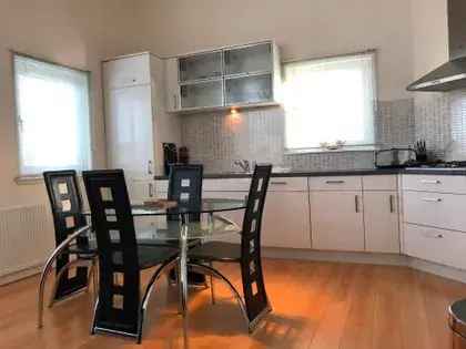 2 Bedroom 111m² House in Aberdeen with Private Parking
