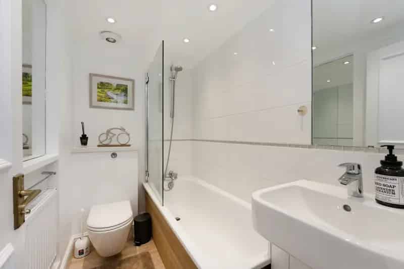 2 Bedroom Flat to Rent Near Earl's Court