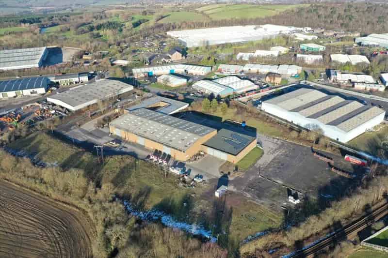 Industrial Unit 74m Eaves Height Maintenance Bay Office Accommodation