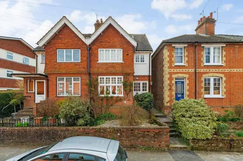3 Bedroom Edwardian Semi Detached House Guildford