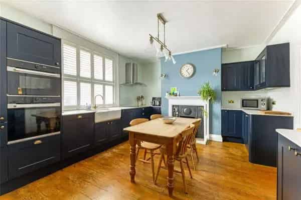 Grade II Listed Georgian Townhouse Romsey 2500 sq ft