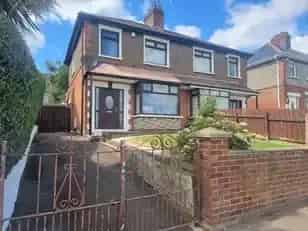 Extended 3 Bed Semi Detached House with Garden