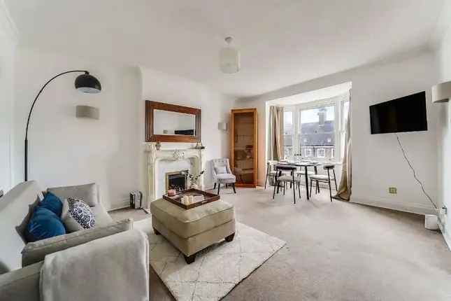 Flat to rent in Gloucester Terrace, Paddington, London W2