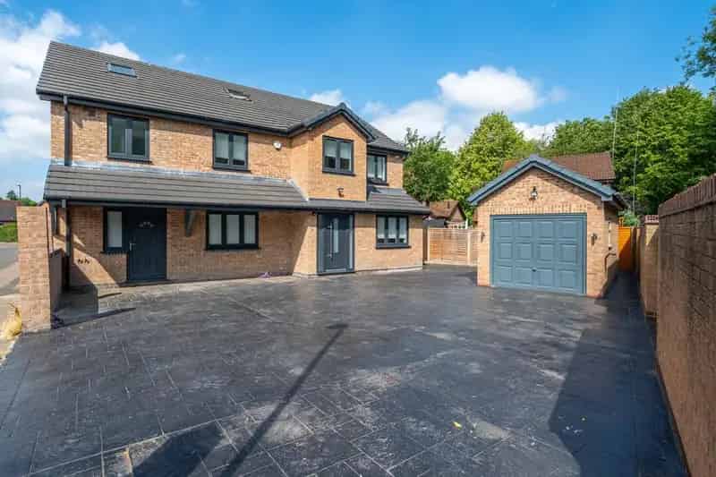 7 Bedroom Detached House to Rent
