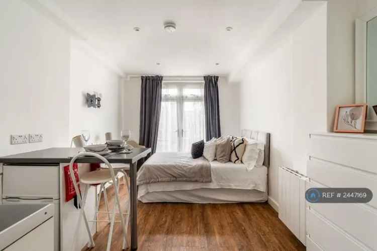 Studio Flat All Inclusive Bills 1196