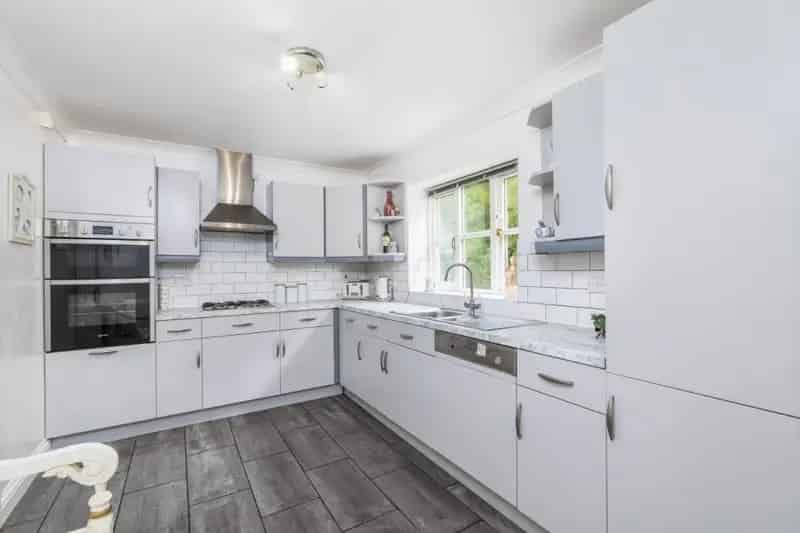 5 Bed Detached House for Sale - Stunning Setting