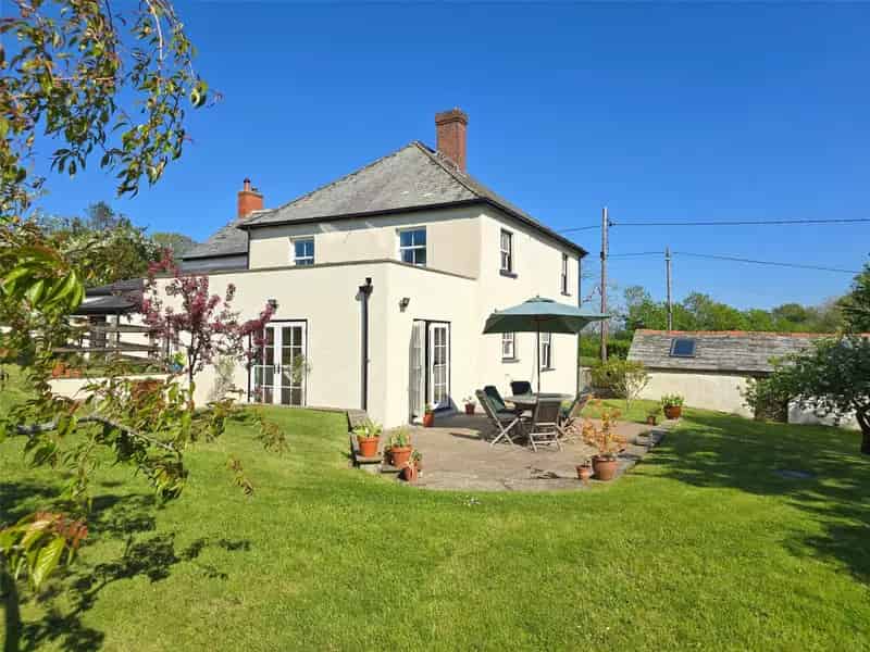 56 Bedroom Detached Georgian Farmhouse 3 Acres Holsworthy