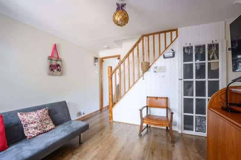 2 Bed House for Sale Hersham