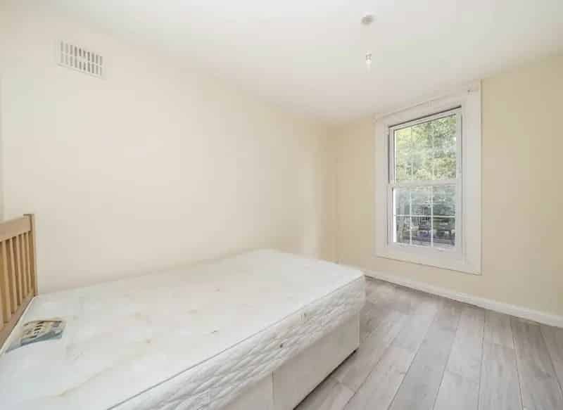 Two Bedroom Flat Middle Floor Stylish Wooden Flooring Semi Open Plan Kitchen