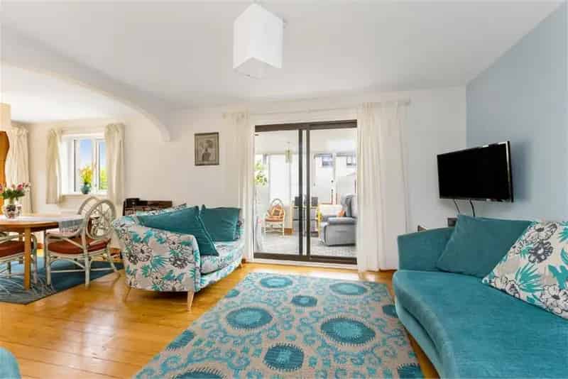 3 Bed House - End Terraced with 1 Reception Room