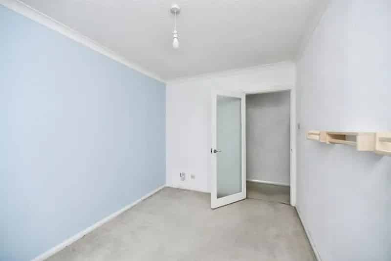 2 Bedroom Apartment for Sale Allocated Parking Chain Free