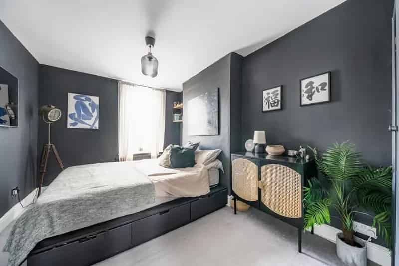 Character 2-Bed Apartment with Natural Light