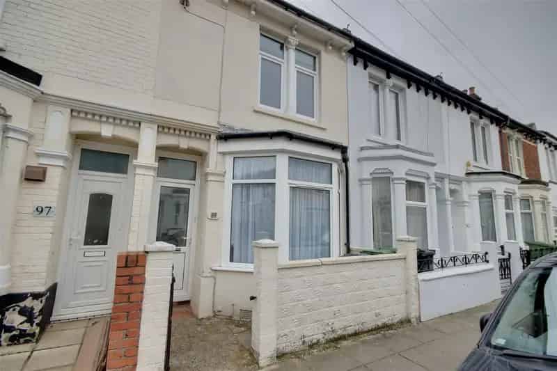 2 Bedroom House to Rent Portsmouth Freshly Decorated