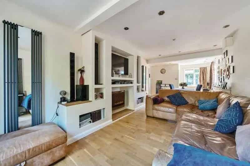 3 Bed Detached House For Sale