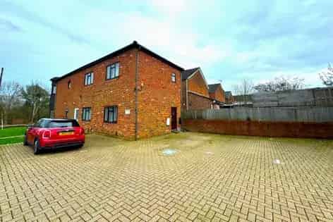 16m² Furnished Studio Flat Southampton - Allocated Parking