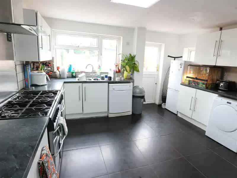2 Bed Property for Sale With PP to Extend to 4 Bedrooms