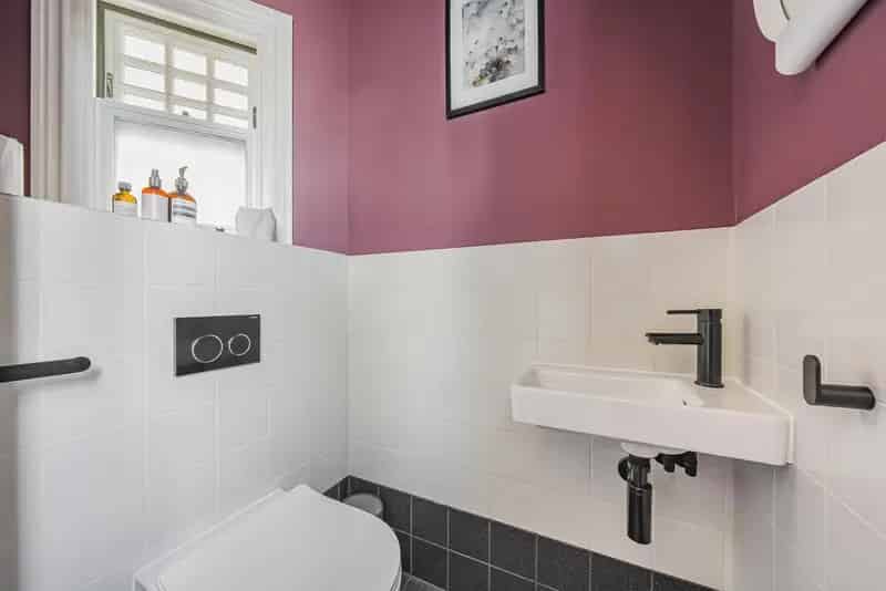 Spacious One Bedroom Victorian Conversion Apartment Near Forest Hill Station