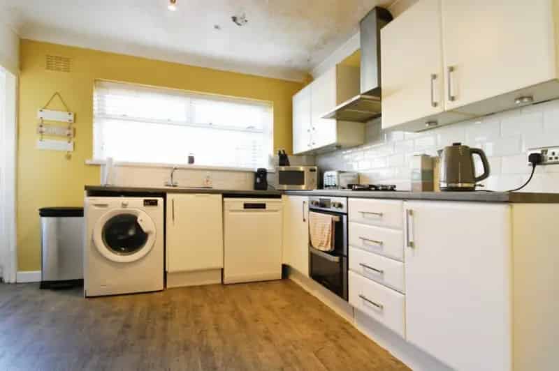 3 Bedroom End Terrace House Croyde Avenue