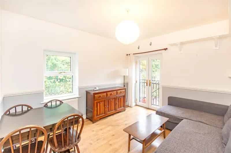 2 Bedroom Apartment Near Gloucester Road For Sale