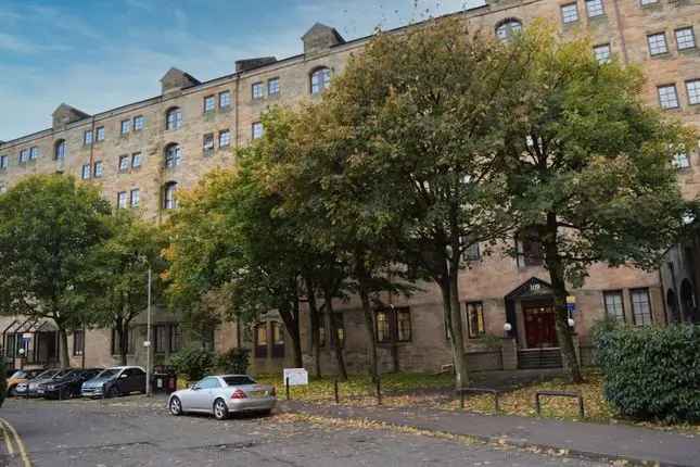 Flat to rent in Bell Street, Merchant City, Glasgow G4