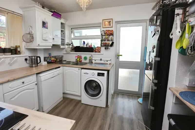 2-Bed Semi-Detached Bungalow with Conservatory and Gardens