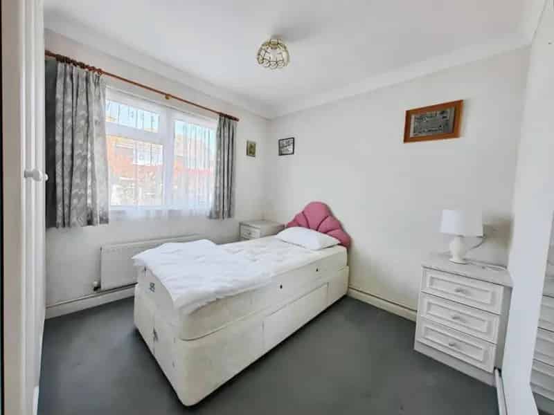2 Bed Park Home for Sale in Bearwood Park Wokingham
