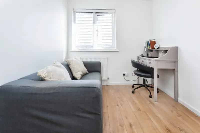 Three Bedroom Detached House with En-Suite Near Shops