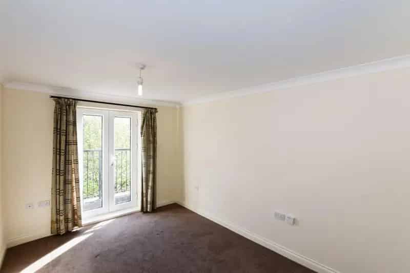 2 Bedroom Flat For Sale No Onward Chain Investment Opportunity