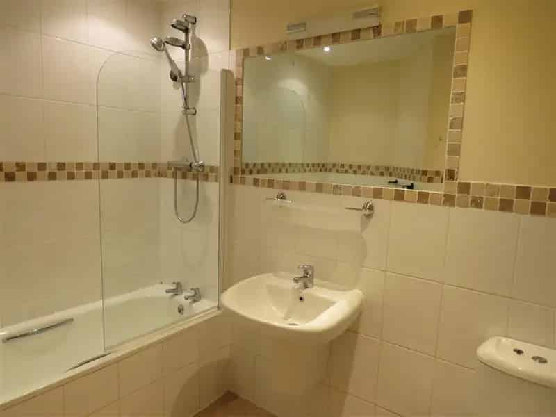 Chester Apartment Two Double Bedrooms En-suite Parking Balcony Furnished
