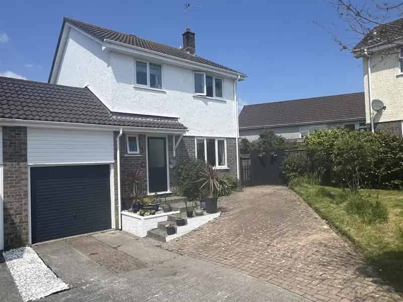 4 Bedroom Link Detached House for Sale