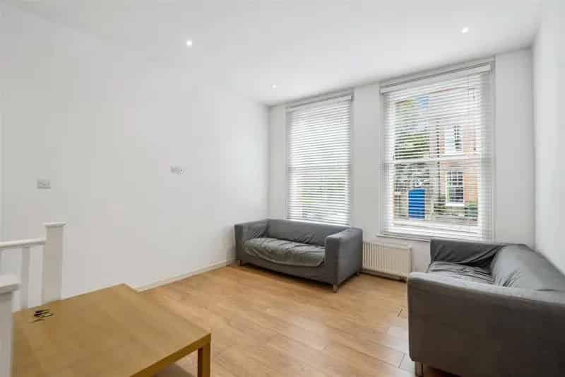 2 Bedroom Flat House to Rent in Brixton