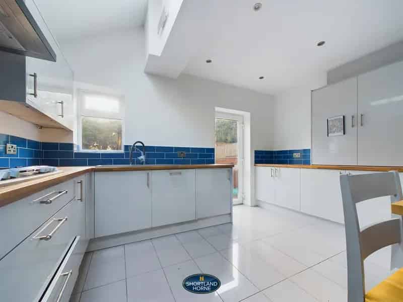 3 Bedroom End Terrace House for Rent