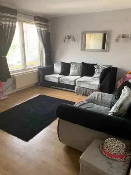Family Home in Quiet Cul-de-sac Near Amenities