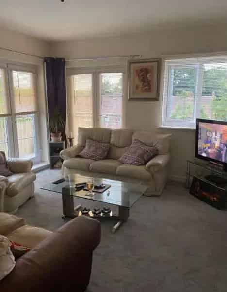 Flat with Two Balconies and Open Plan Living