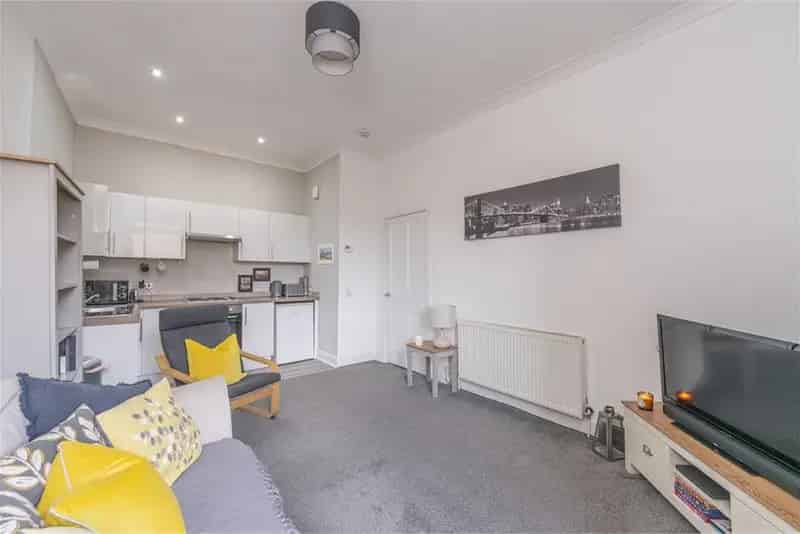 1 Bed Flat Top Floor Leith Edinburgh