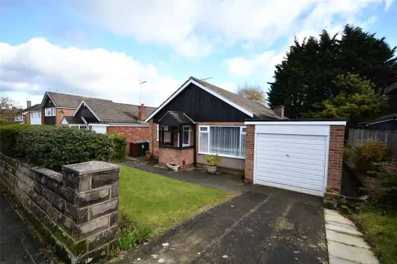 3 Bedroom Detached Bungalow with Garage and Ample Garden