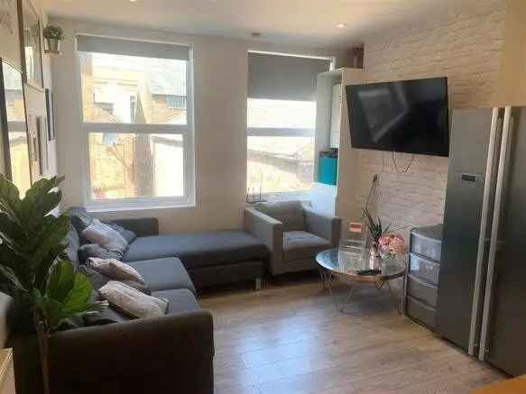 6 Bedroom Student House Nottingham - Ensuite Rooms & Bills Included