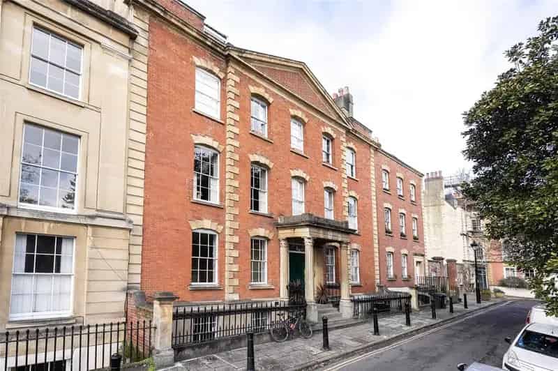 2 Bedroom Ground Floor Maisonette To Rent