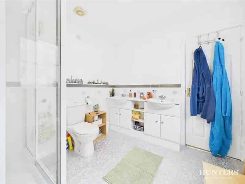 5 Bed Detached House For Sale
