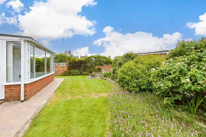 2 bedroom detached bungalow for sale